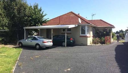 Charming 3BR Family Home in Glengarry - Photo 4