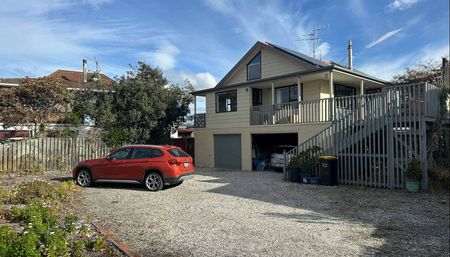 Four bedroom family home near the beach - Photo 5