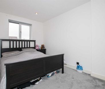 4 bedroom semi-detached house to rent - Photo 5