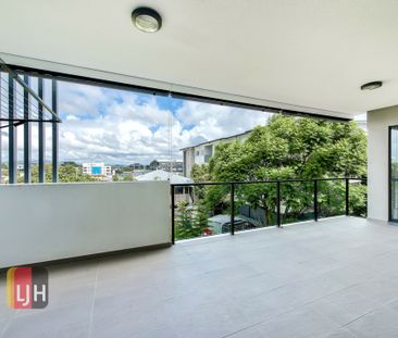 LOW MAINTENANCE LIVING - 2 CAR SPACES & LIFT ACCESS TO UNIT ! - Photo 5