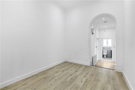 Garratt Lane, London, SW18 4HP - Photo 2