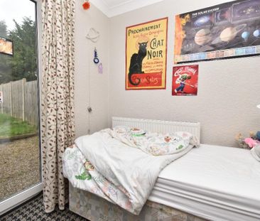 4 bedroom end of terrace house to rent - Photo 4