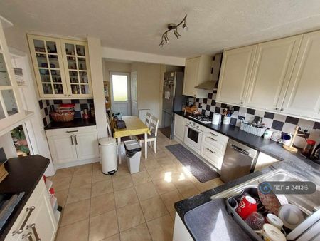 3 bedroom end of terrace house to rent - Photo 5