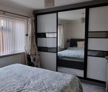 2 bedroom detached bungalow to rent - Photo 2