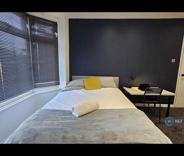 1 bedroom in a house share to rent - Photo 4