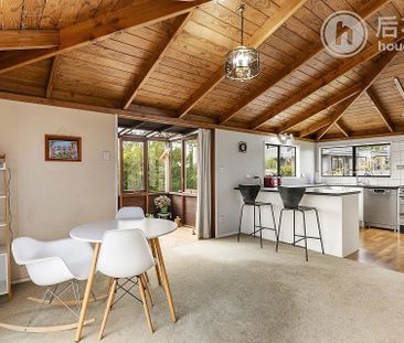 Beautiful 3 Bedroom House in Beach Haven - Photo 1