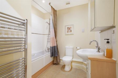 2 bedroom flat to rent - Photo 5