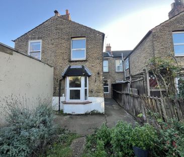 3 bedroom terraced house to rent - Photo 2