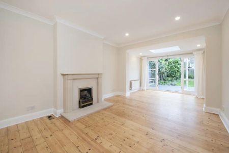 4 bedroom house in Richmond - Photo 4