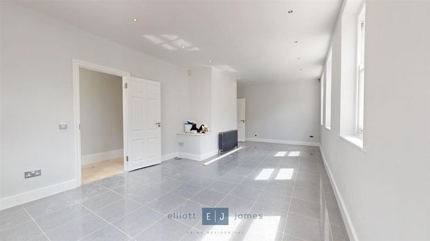 4 bedroom semi-detached house to rent - Photo 1