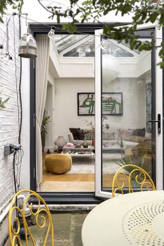 2 bedroom maisonette to rent - Photo 2