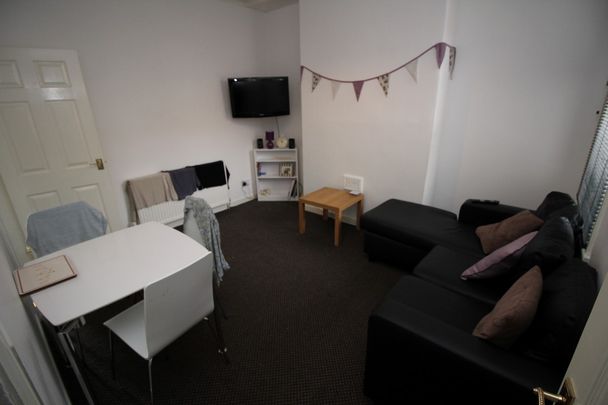 3 Bed Student Property TO LET - Photo 1