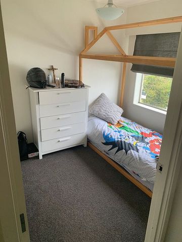 Charming 2BR Unit in Totara Vale! - Photo 4