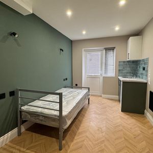 Exeter Road, Harrow HA2, London - Photo 2