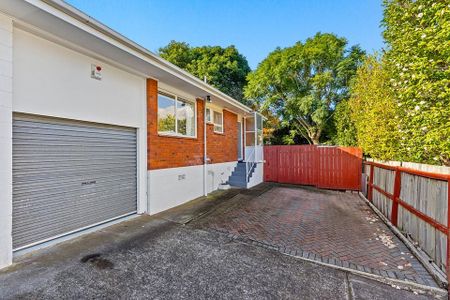 🌞 Sunny, North-Facing Brick & Tile Home - Photo 3