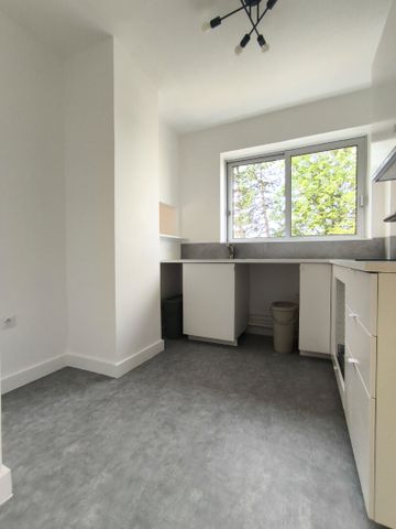 Location Appartement 5 pièces 93m² - Photo 3