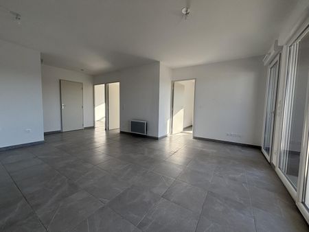 location Appartement T4 DE 73.67m² À ARLES - Photo 3