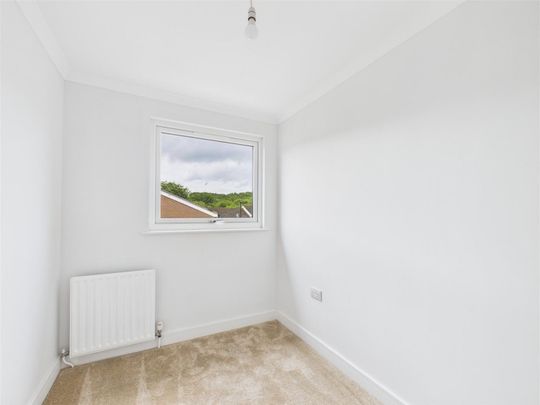 3 bedroom House To Let Total Size: 1206 SQ FT - Photo 1