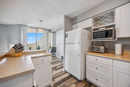 Welcome to Your Fully Furnished, Waterfront Retreat in Downtown Sarnia - Photo 4