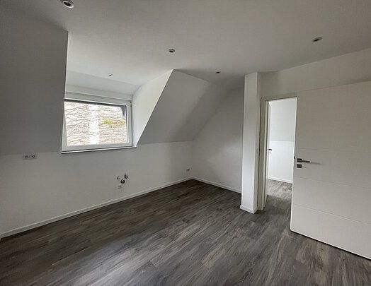 Sanierte 3 Raum Wohnung mit Vollbad und Balkon - Foto 1