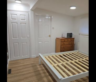 Studio Flat, Pavilion Way, HA8 - Photo 4