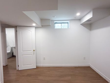 For Lease - 452 Alex Doner Drive, Newmarket, Ontario - Photo 2