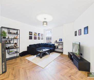 High street, crawley - Photo 1