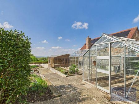5 bedroom detached house to rent - Photo 3