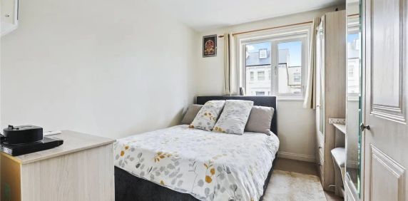 2 bedroom flat - Photo 2