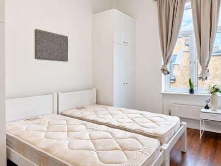 2 bedroom flat to rent - Photo 2