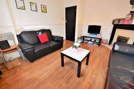 2 bedroom Flat in The Village Street, Leeds - Photo 4