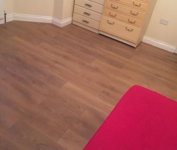 3 bedroom end of terrace house to rent - Photo 2