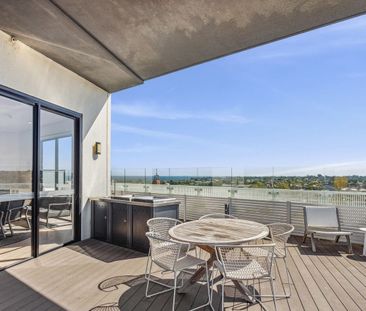 Modern living in the heart of Mentone - Photo 4