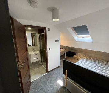 5 bedroom end of terrace house to rent - Photo 1