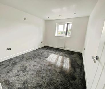 4 BED House To rent - Photo 5