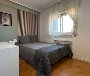 Calle de Tribaldos, Madrid, Community of Madrid 28043 - Foto 4