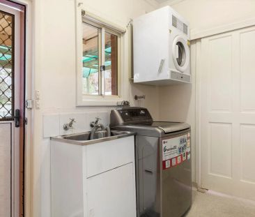 Charming 2 or 3 -Bedroom Home in Wanted Locale - Photo 5