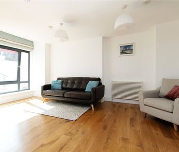 Dickens Mews, London, EC1M 5SZ - Photo 2