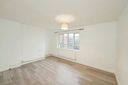 2 Bed Flat, Elton House, BS2 - Photo 5