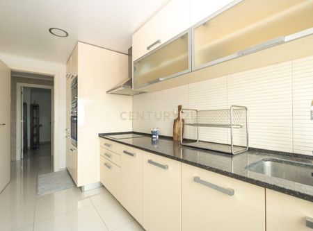 Almada, Setúbal Municipality - Photo 2