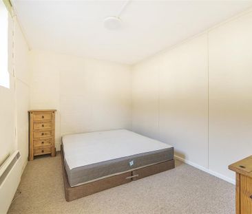 1 bedroom ground floor flat to rent - Photo 4