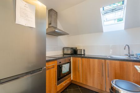 2743L - Nether Craigwell, Edinburgh, EH8 8DR - Photo 2