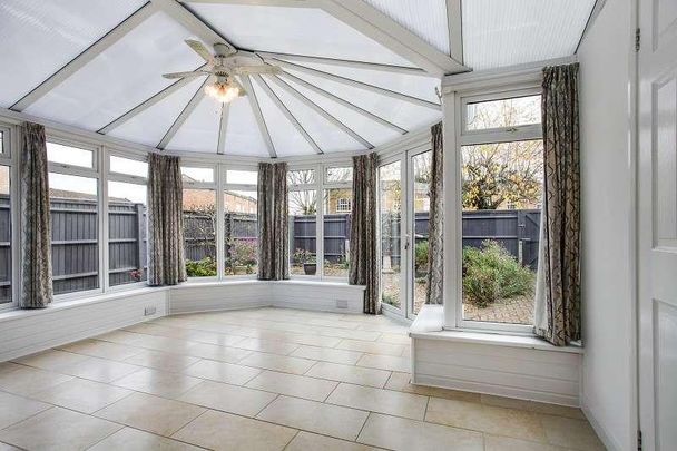 Fosseway Avenue, Moreton-in-marsh, Gloucestershire, GL56 - Photo 1