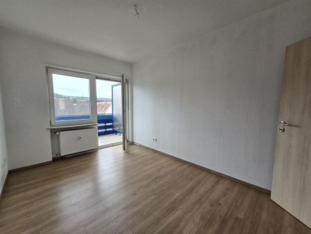 3-Zi.-Wohnung mit Balkon, Stellplatz und großzügigem Wohnbereich - Photo 2