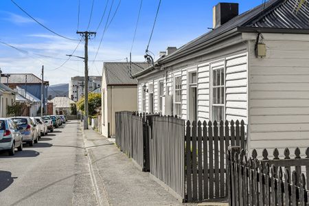Heritage c.1840 Whaler’s cottage - Photo 5