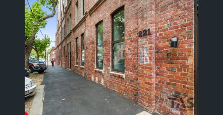 SPACIOUS 2 BEDROOM + 1 BATHROOM APARTMENT! - Photo 3