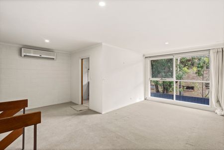 2/96 St Elmo Road, Ivanhoe VIC 3079 - Photo 2