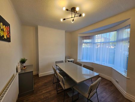 3 bedroom semi-detached house to rent - Photo 5