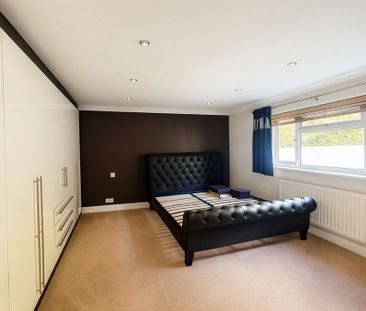 4 bedroom semi-detached house to rent - Photo 4