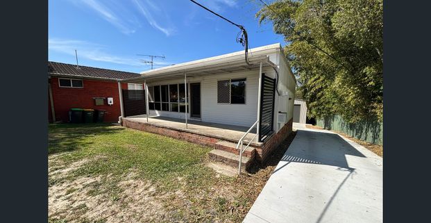 Centrally located - Photo 1